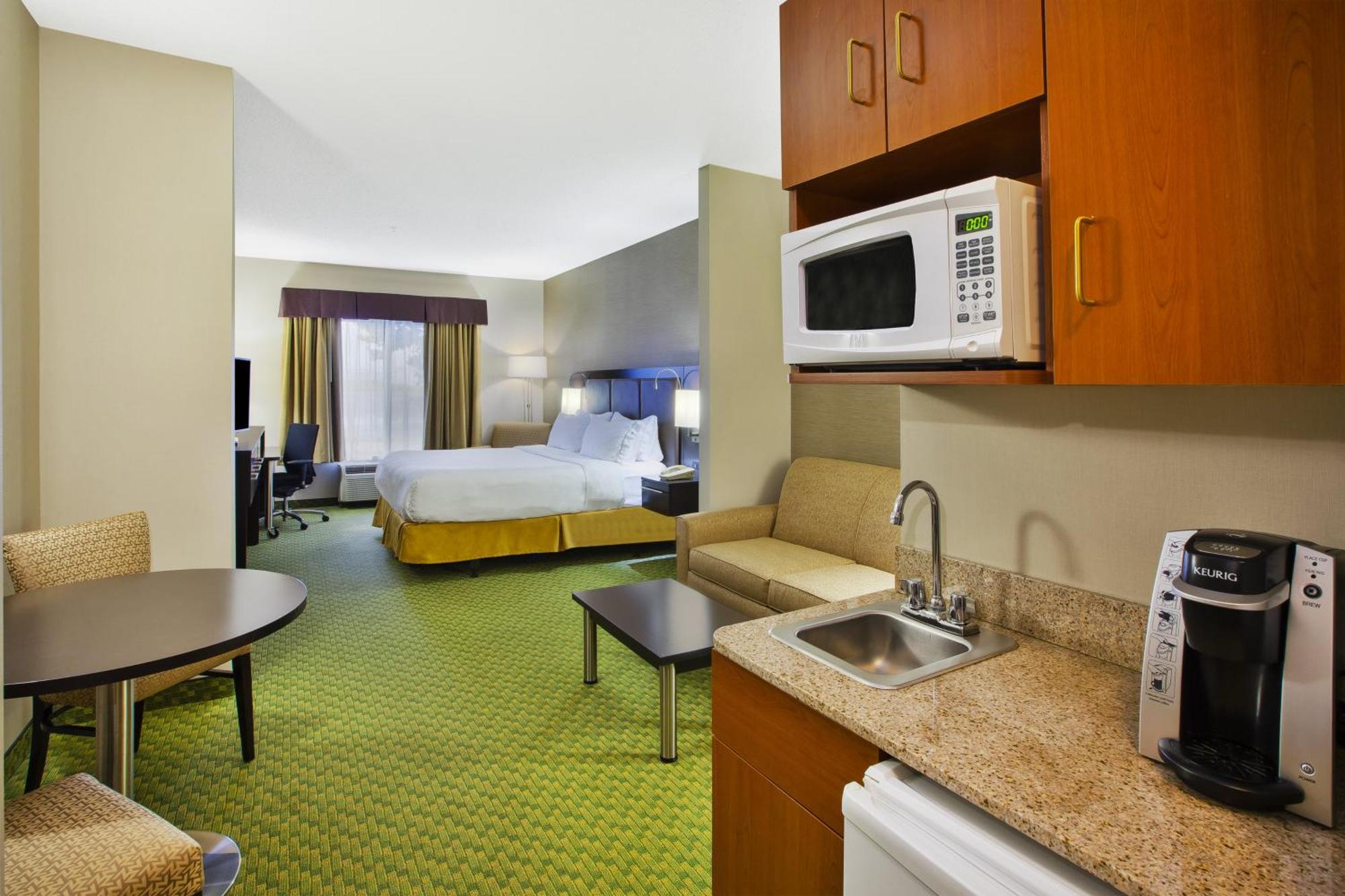 Express & Bryan-montpelier By Ihg Hotel Holiday City