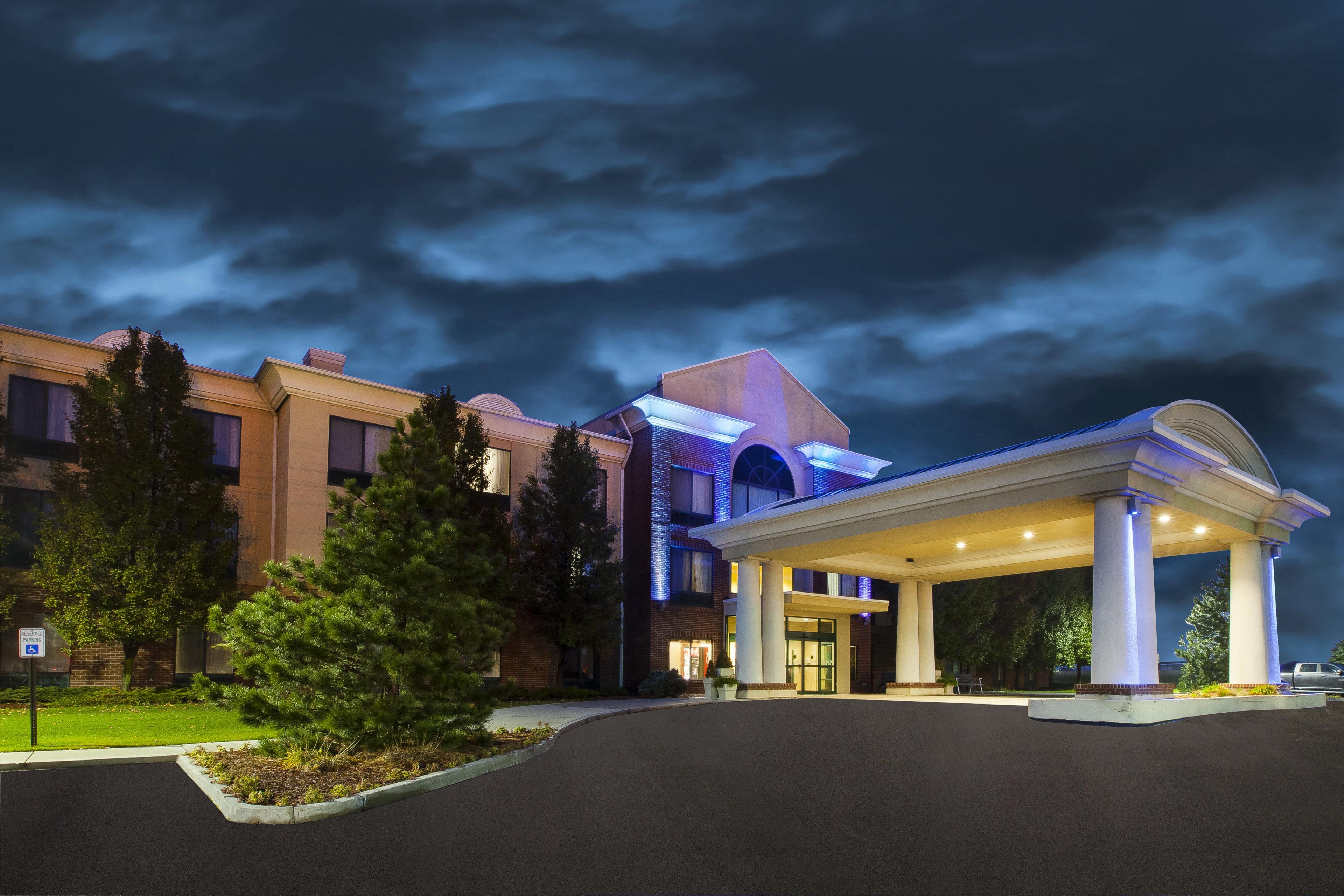 Express & Bryan-montpelier By Ihg Holiday City