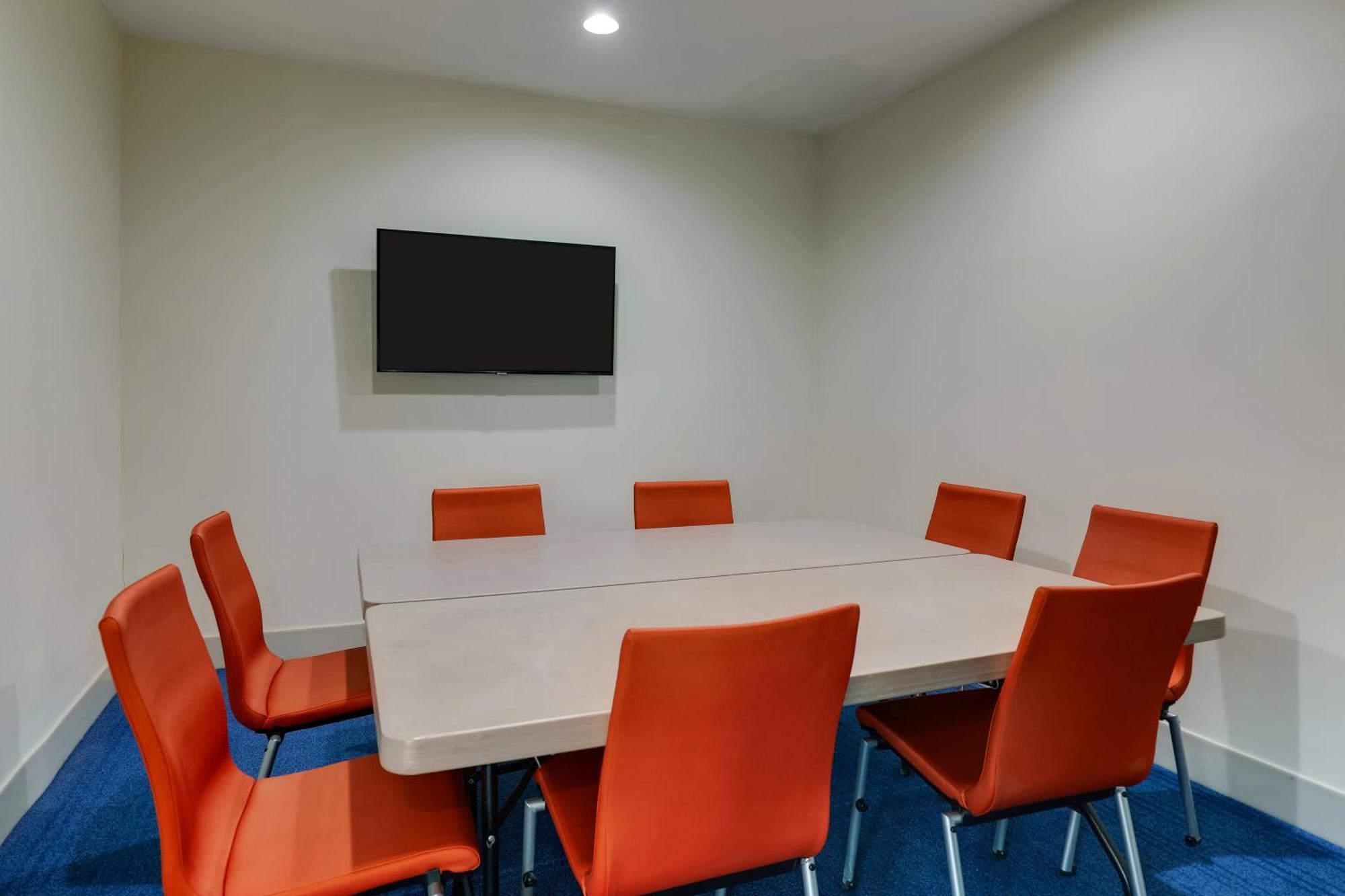 Express & Bryan-montpelier By Ihg 2* Holiday City