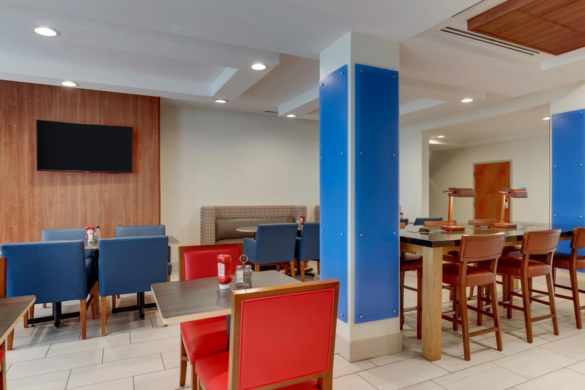 Hotel Express & Bryan-montpelier By Ihg Holiday City
