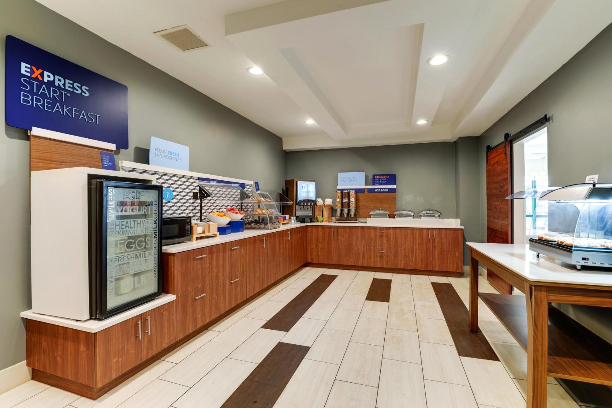 Hotel Express & Bryan-montpelier By Ihg Holiday City