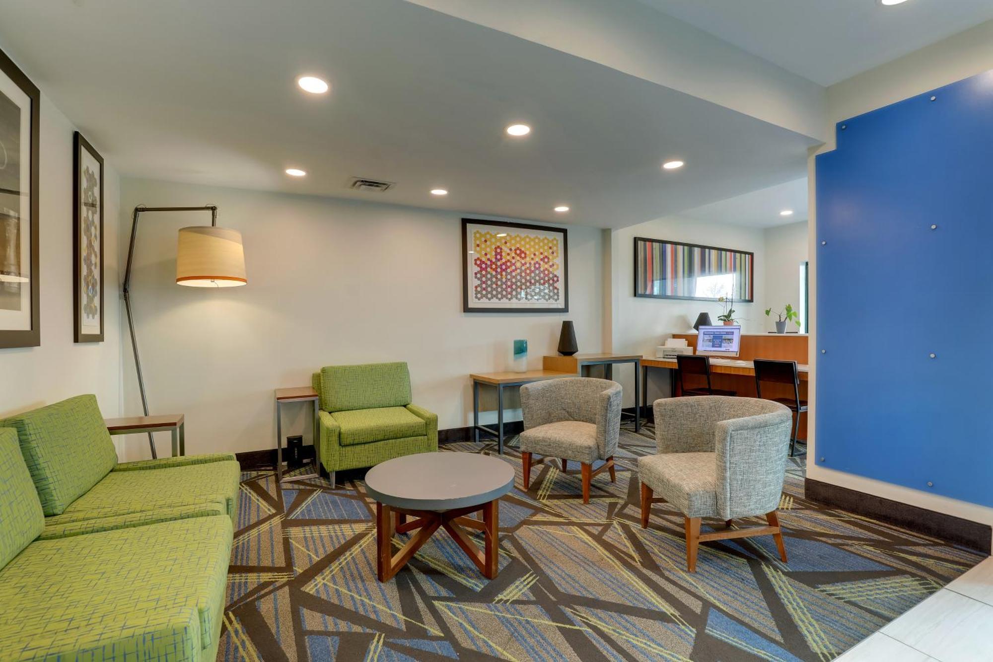 Express & Bryan-montpelier By Ihg Hotel Holiday City