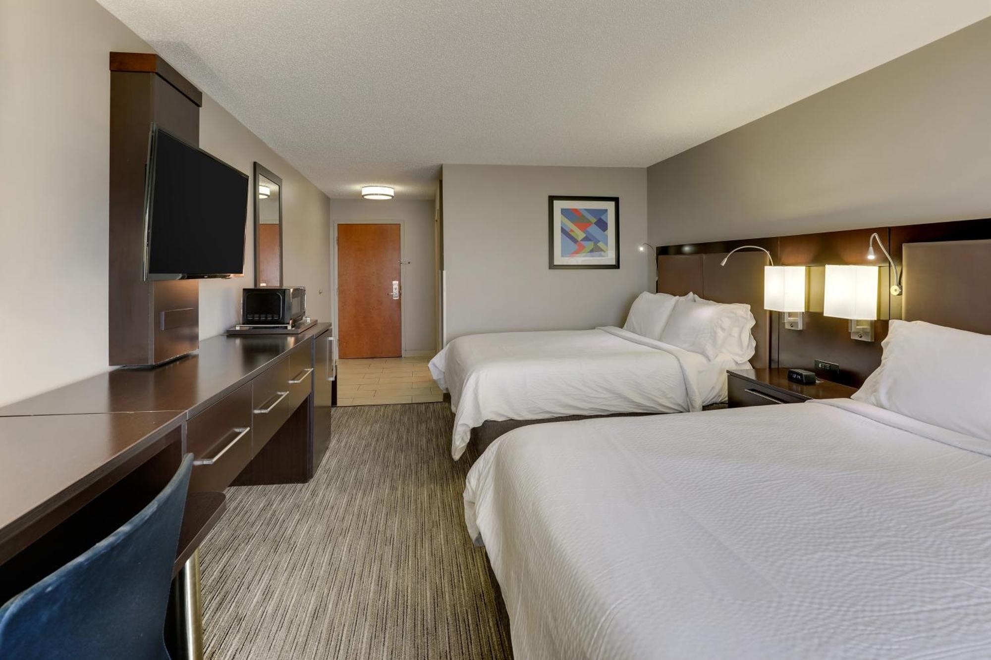 Express & Bryan-montpelier By Ihg Hotel Holiday City