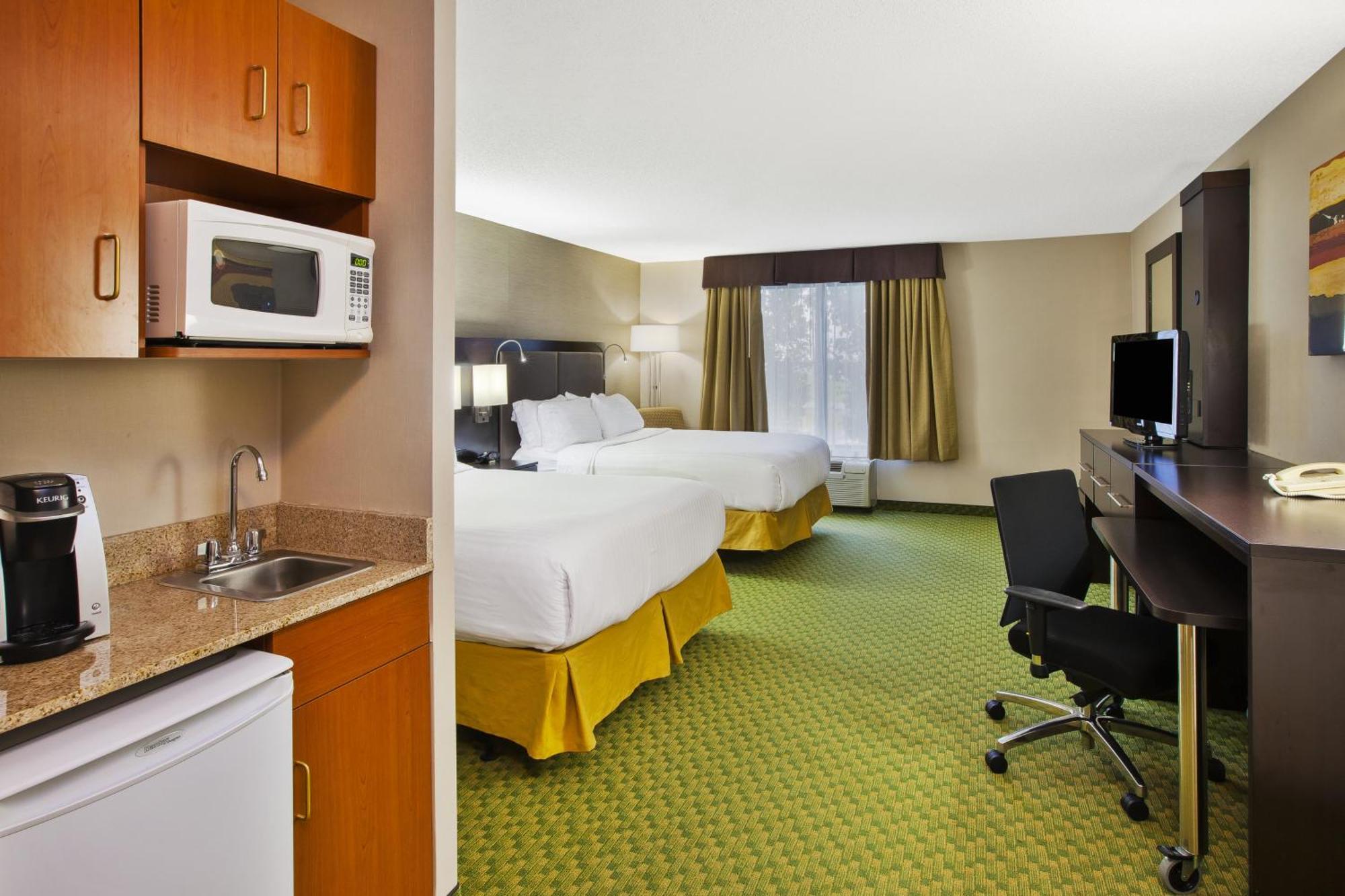 Express & Bryan-montpelier By Ihg Hotel Holiday City