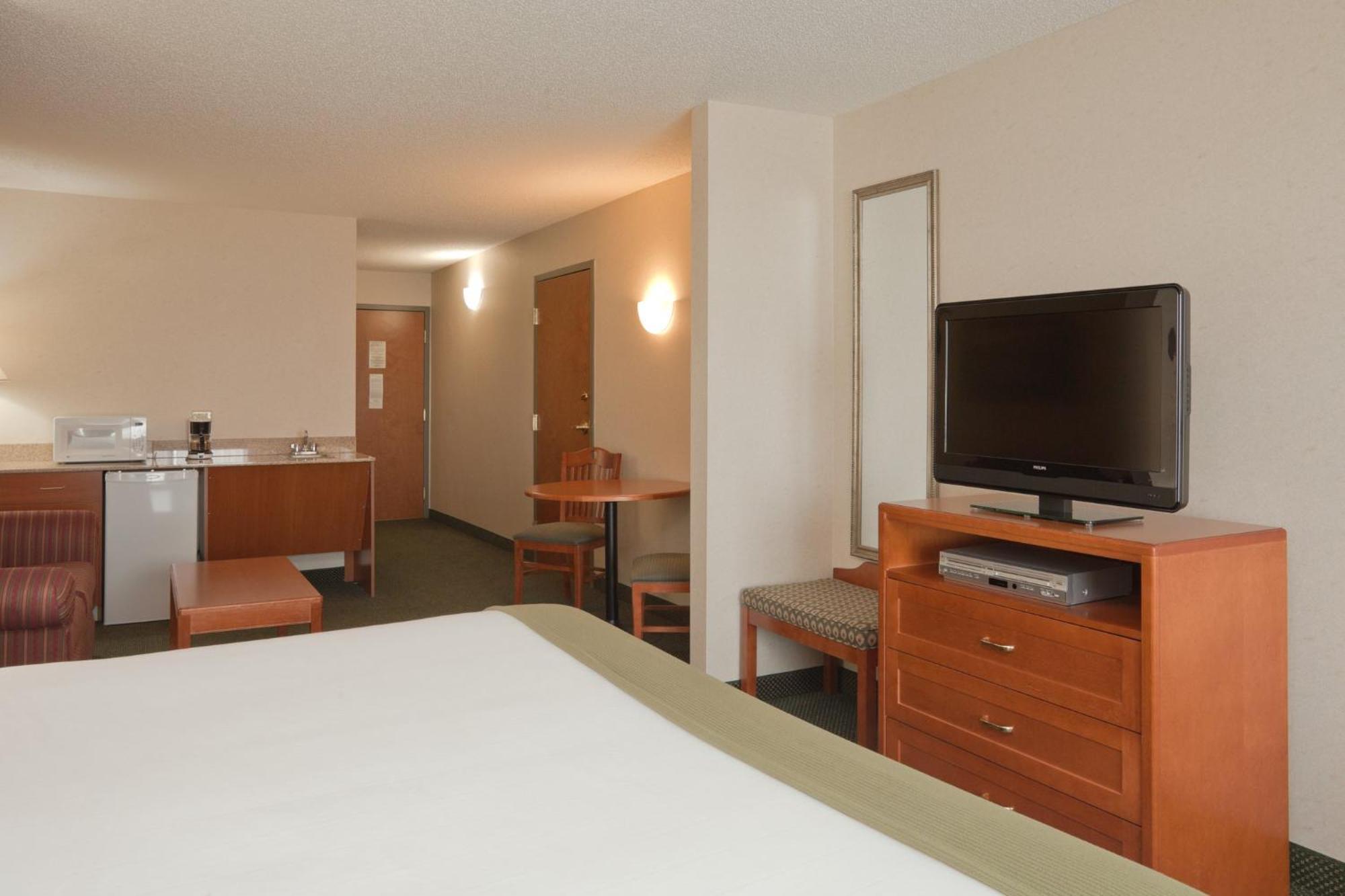 Express & Bryan-montpelier By Ihg Hotel