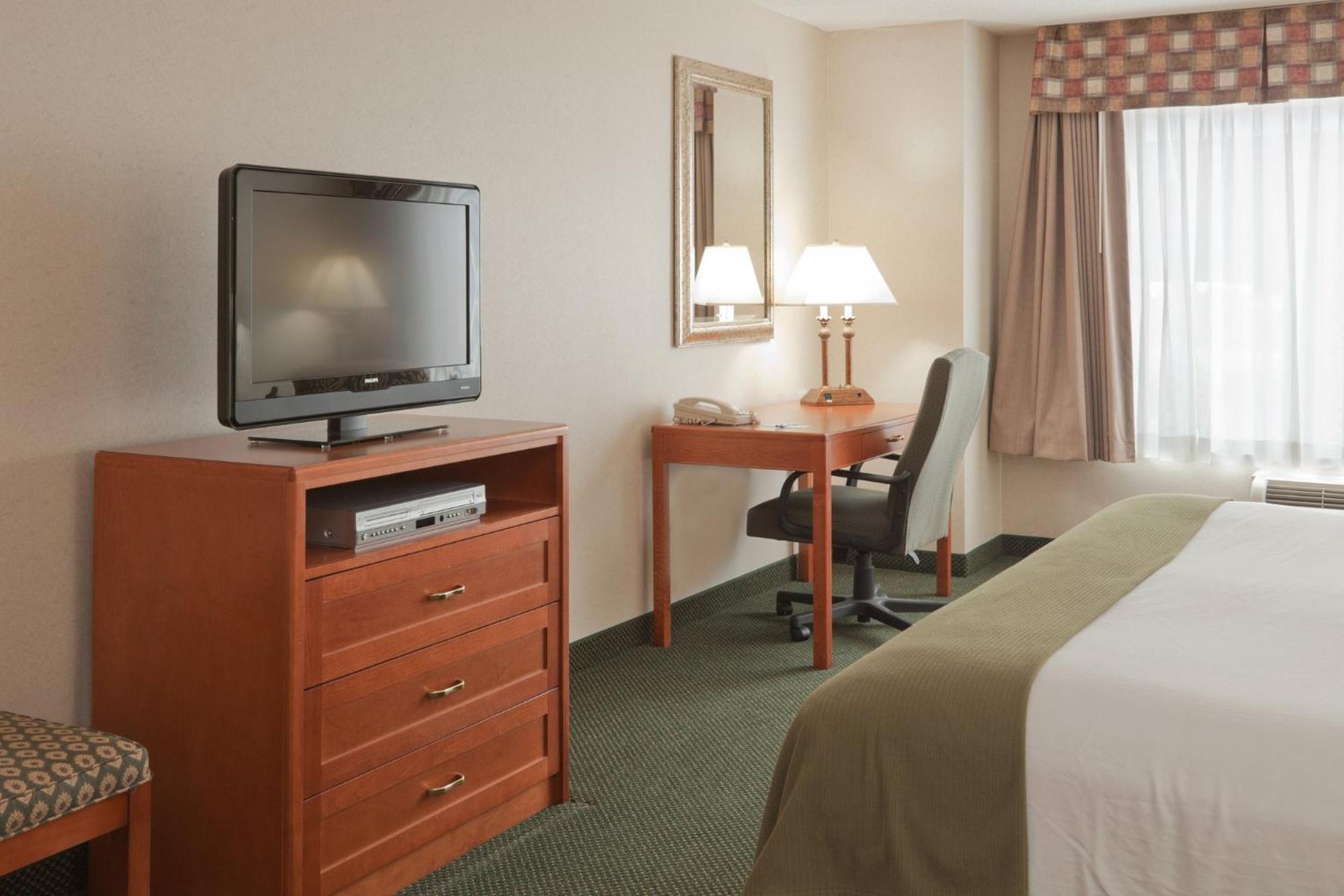 Hotel Express & Bryan-montpelier By Ihg