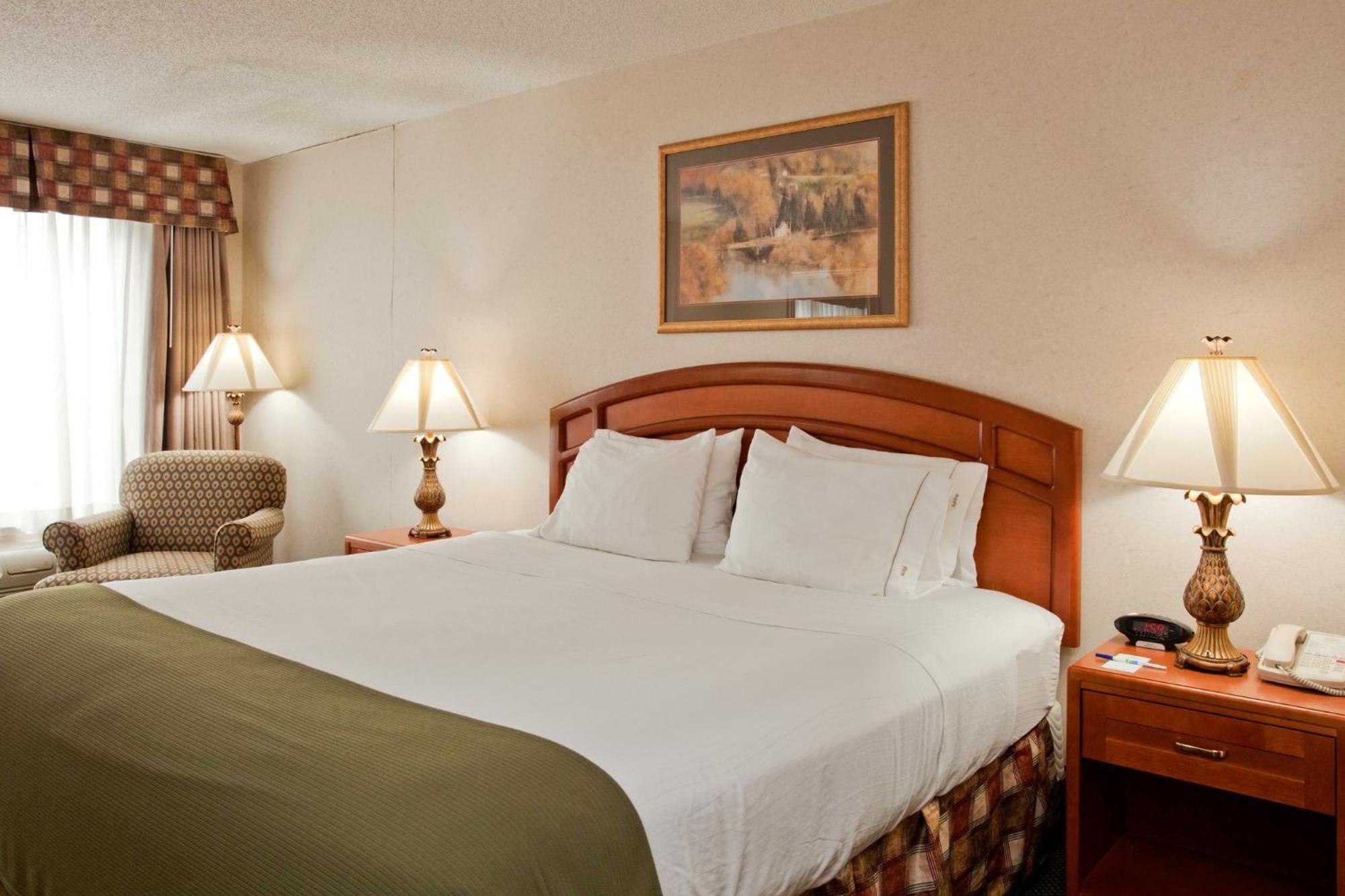 Express & Bryan-montpelier By Ihg Hotel 2*